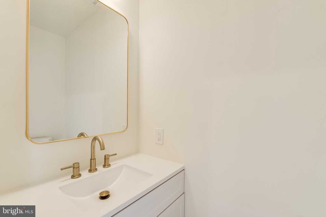 6 Belvedere Ct - Photo 5 of 44