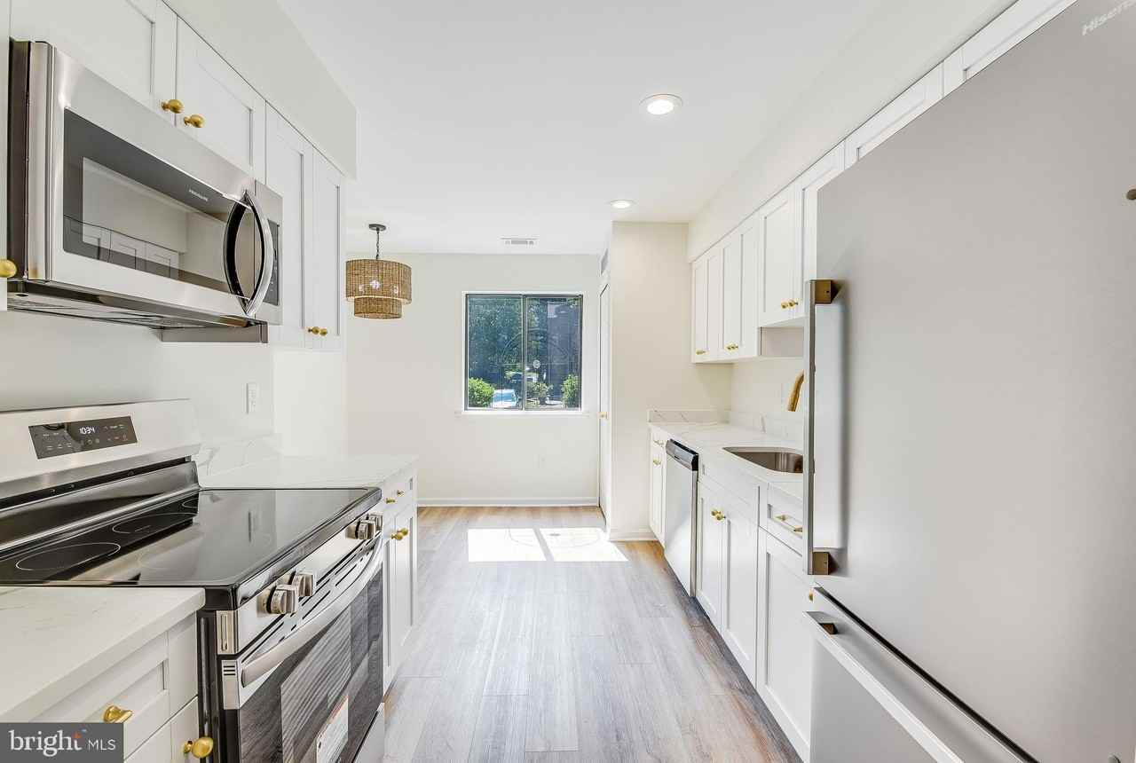 6 Belvedere Ct - Photo 7 of 44