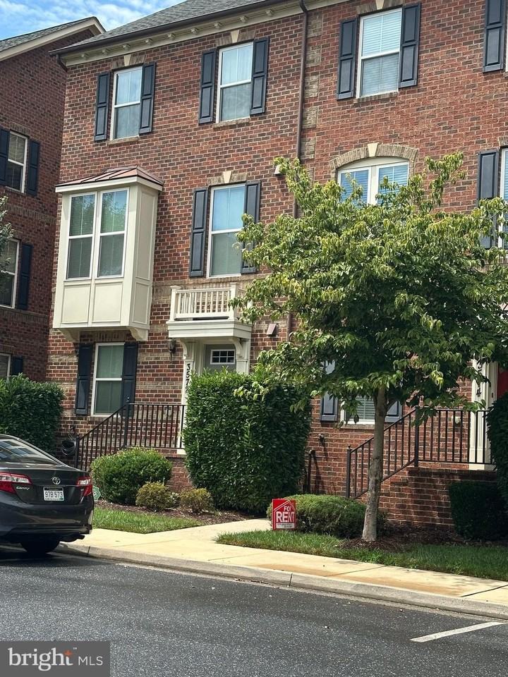 3574 Sprigg St S - Photo 2 of 14