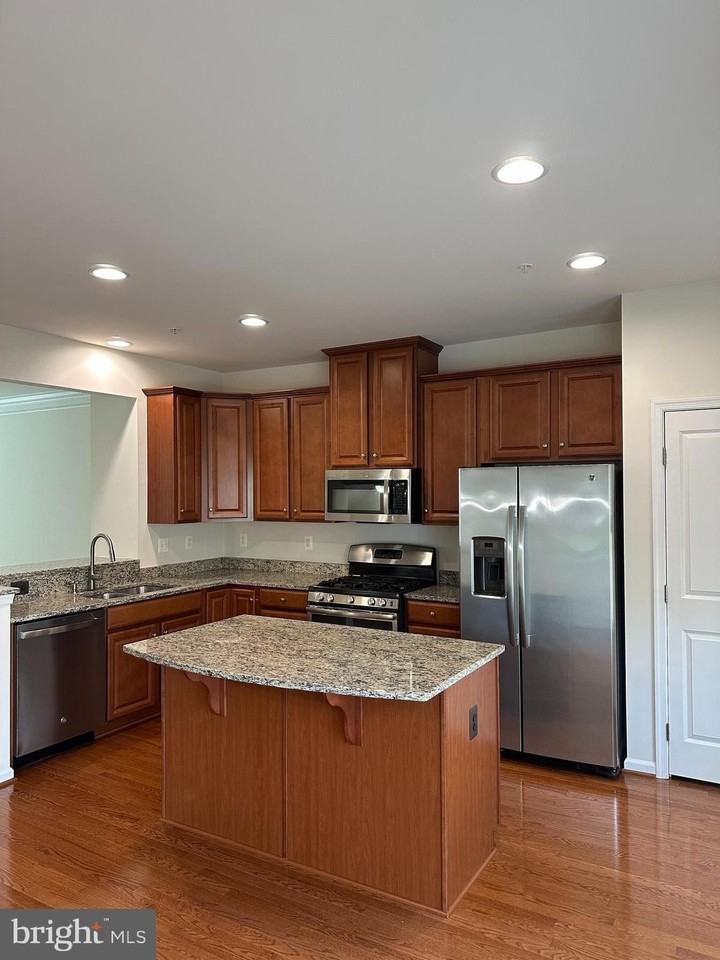 3574 Sprigg St S - Photo 7 of 14