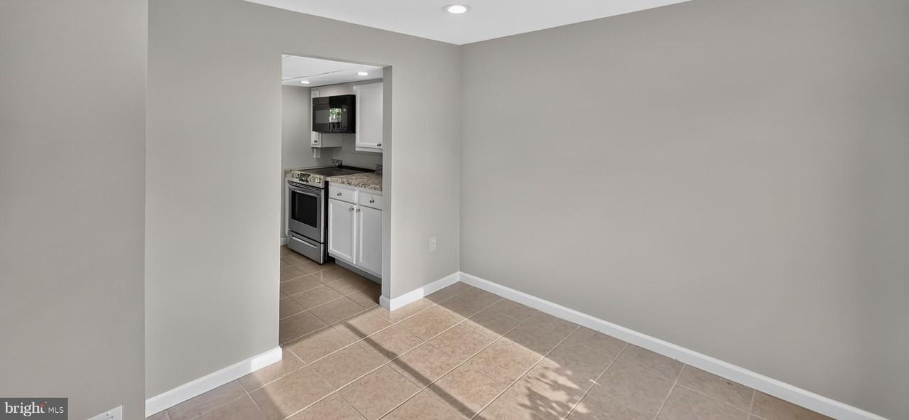 6556 Pennacook Ct - Photo 7 of 34