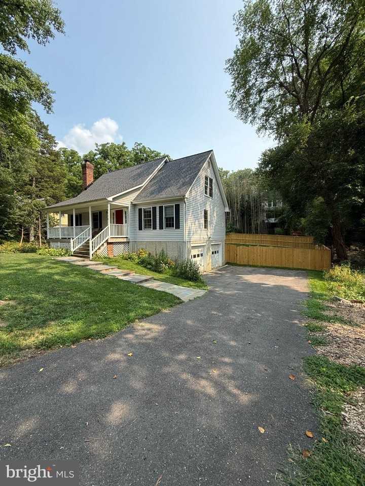 10216 Capitol View Ave - Photo 3 of 32