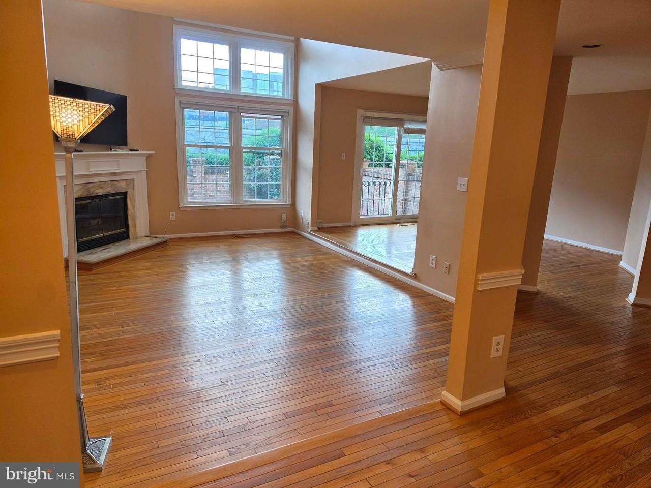 10952 Bloomingdale Dr - Photo 5 of 38