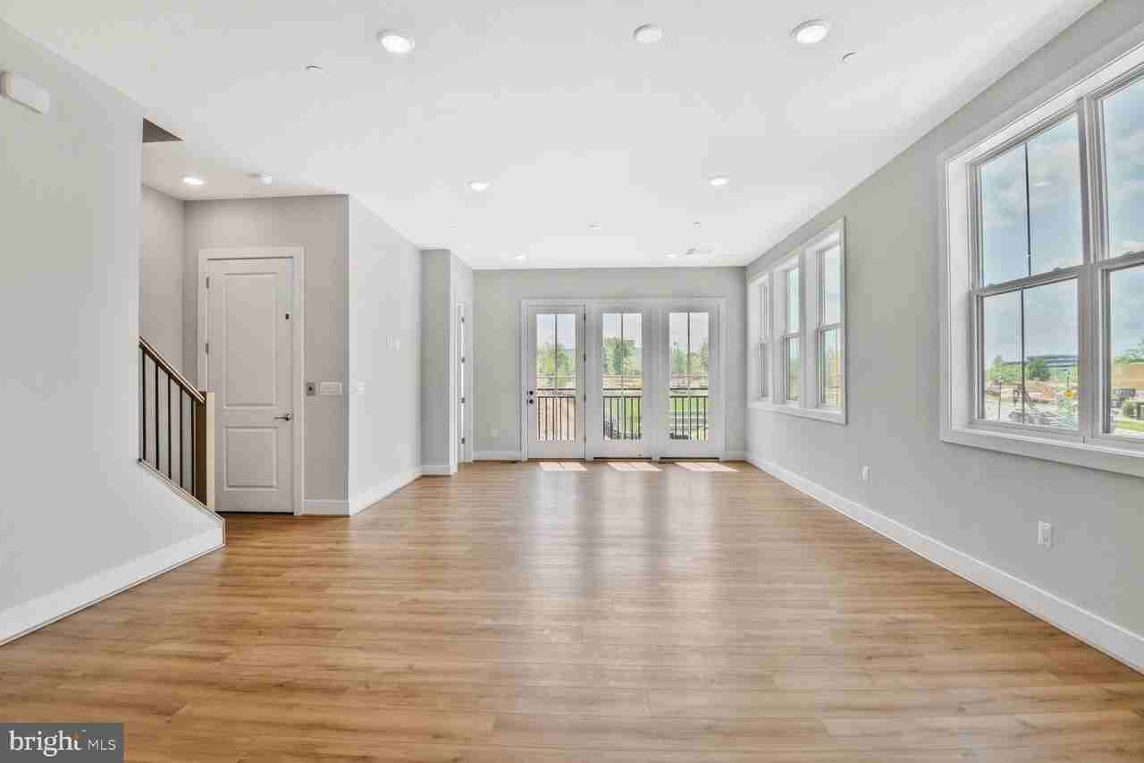 5933 Stonehenge Pl - Photo 7 of 28