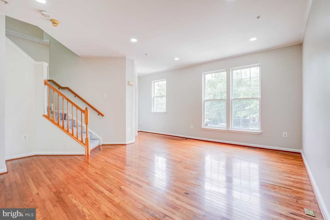 4302 Day Lily Dr - Photo 4 of 33