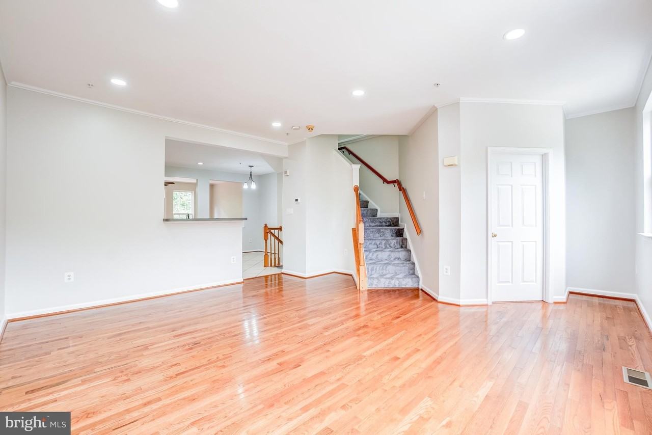 4302 Day Lily Dr - Photo 5 of 33