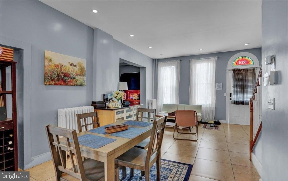 526 Windsor St - Photo 4 of 20