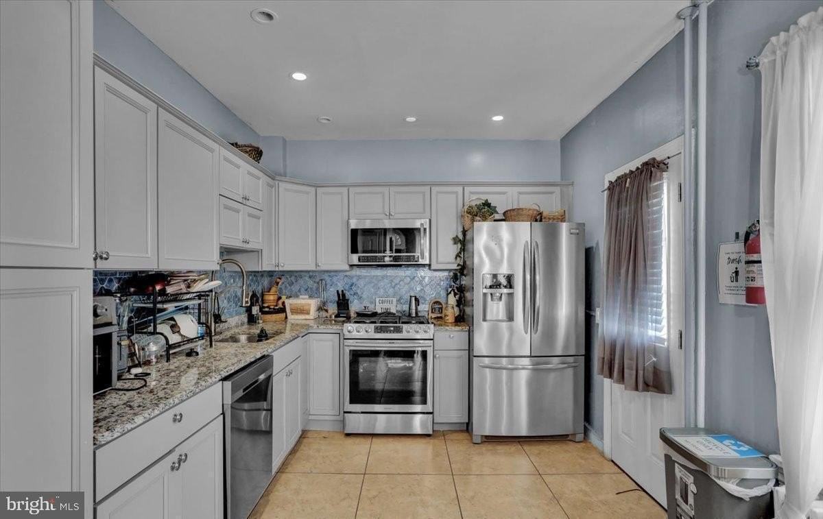 526 Windsor St - Photo 6 of 20