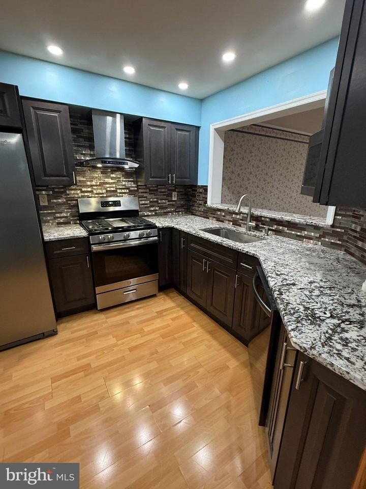 155 Liberty Dr - Photo 5 of 30