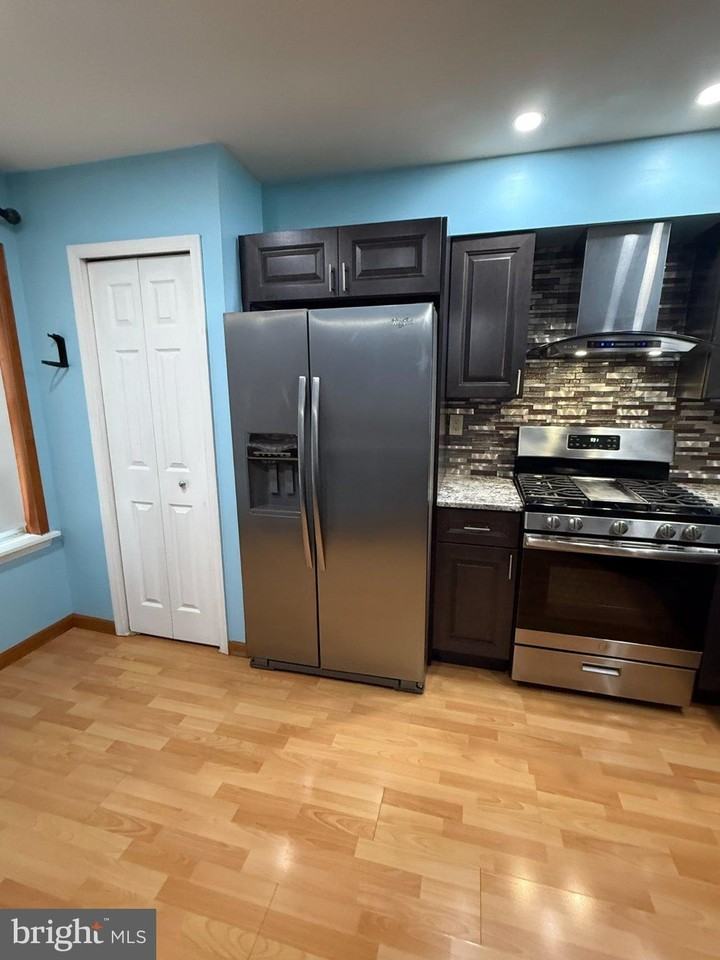 155 Liberty Dr - Photo 6 of 30