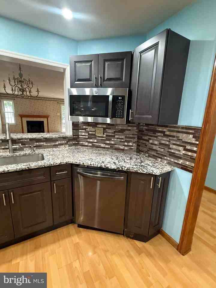 155 Liberty Dr - Photo 7 of 30