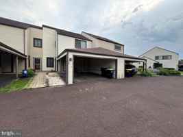 featured image of 476 Bridge St