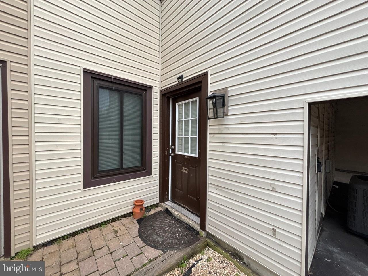 476 Bridge St - Photo 6 of 40