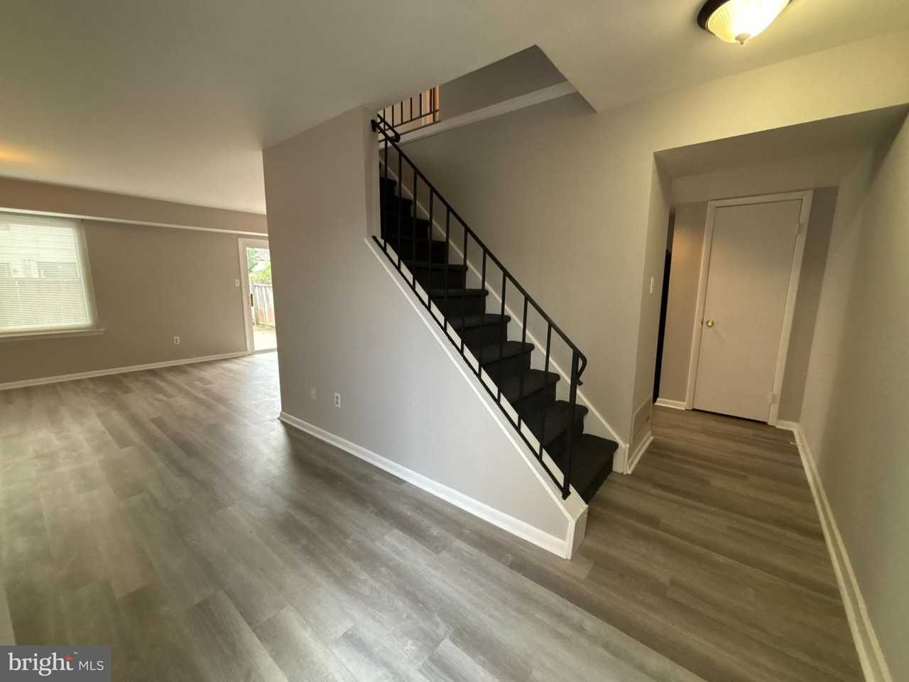 476 Bridge St - Photo 7 of 40