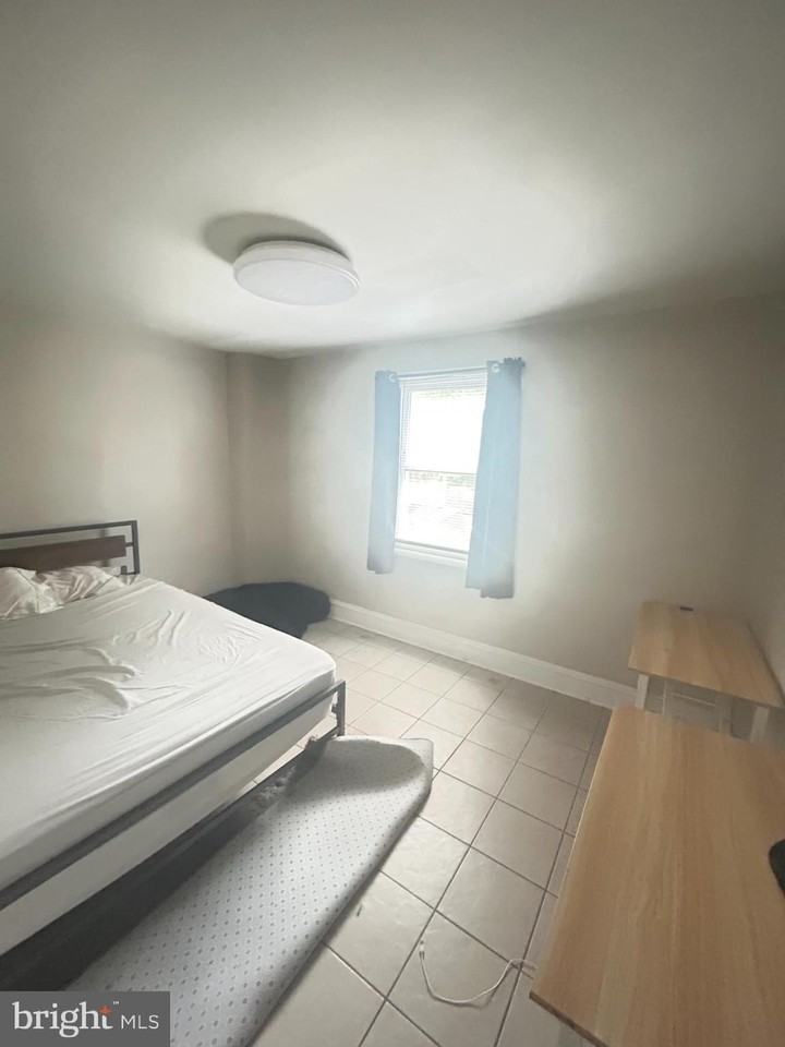 2457 N 54th St ## 59 - Photo 5 of 8