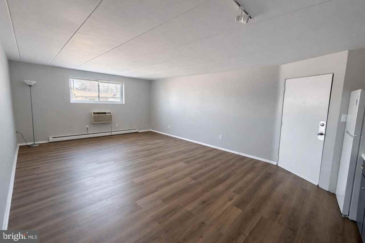 403 N Newberry St #304 - Photo 5 of 11