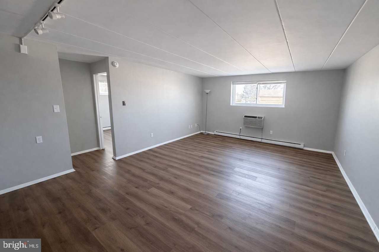 403 N Newberry St #304 - Photo 6 of 11