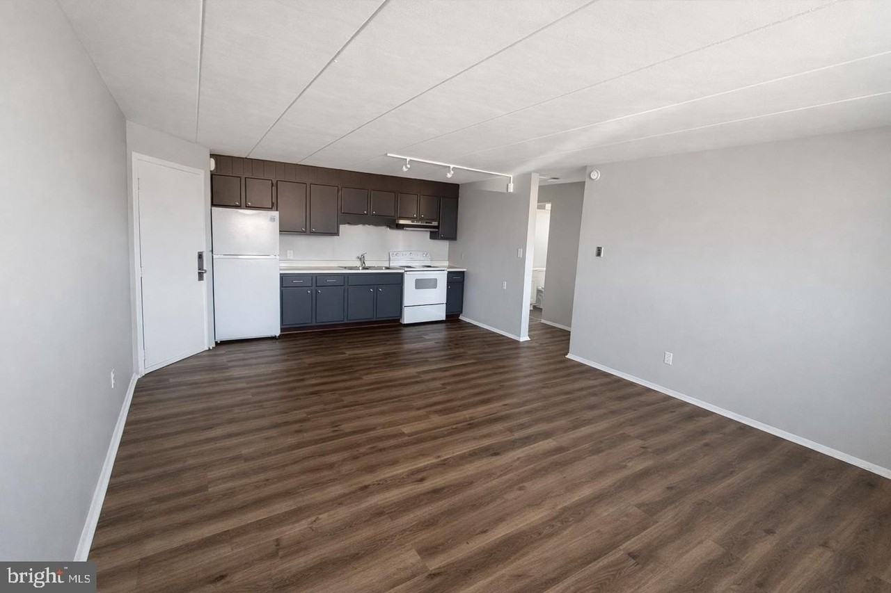 403 N Newberry St #304 - Photo 7 of 11