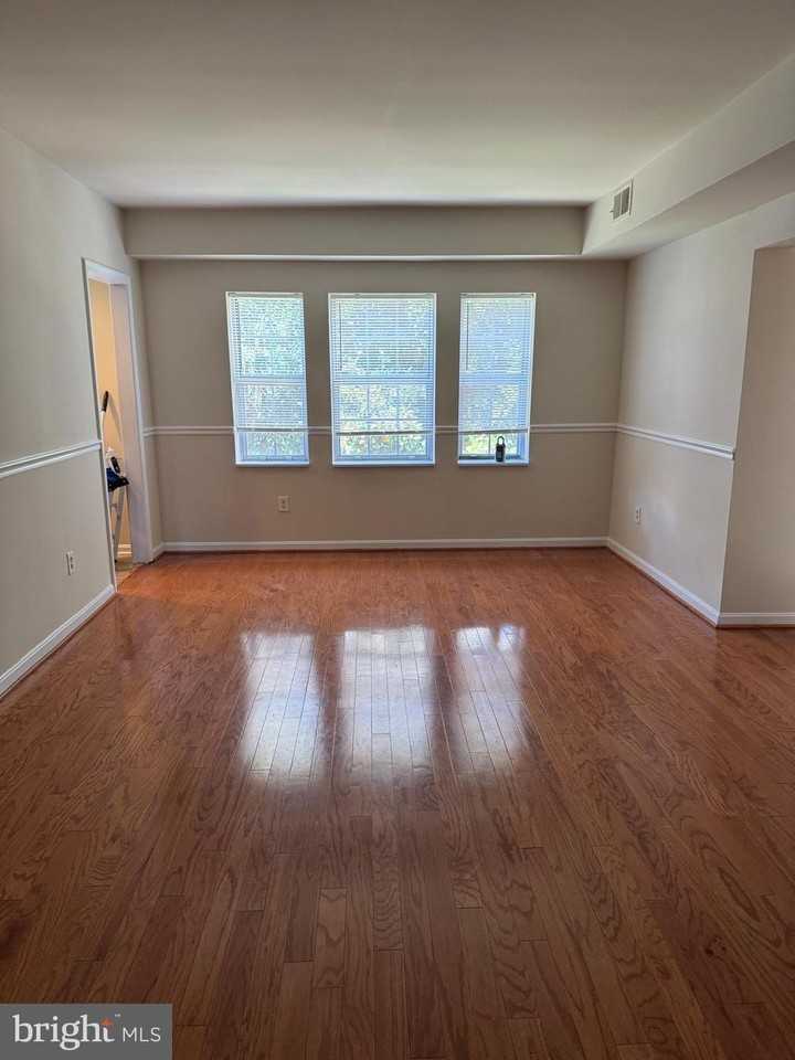 1720 N Queens Ln #3-172 - Photo 6 of 24