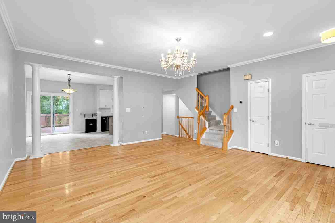 6880 Ridge Water Ct - Photo 2 of 25
