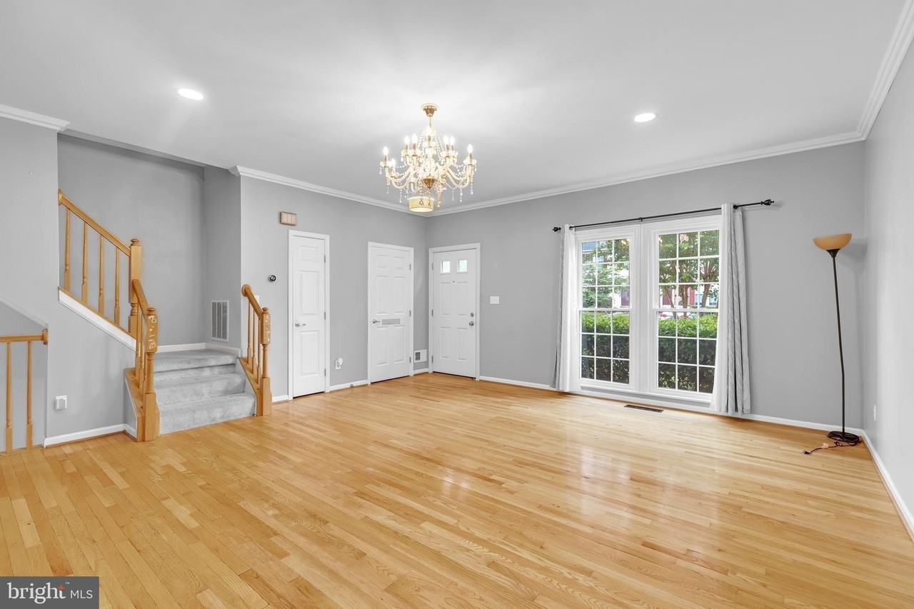 6880 Ridge Water Ct - Photo 3 of 25