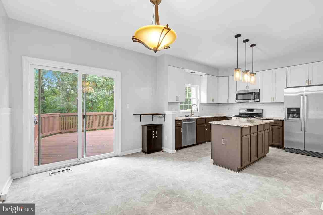 6880 Ridge Water Ct - Photo 4 of 25