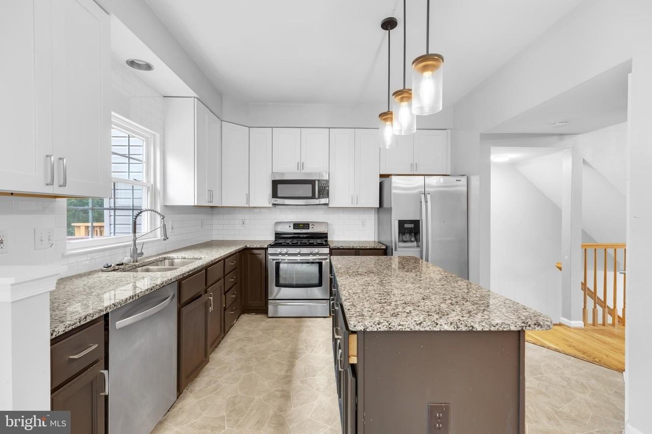 6880 Ridge Water Ct - Photo 5 of 25