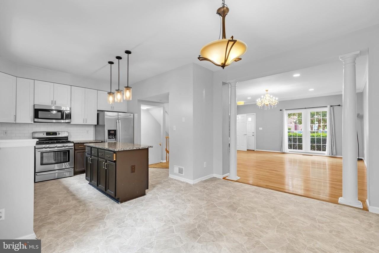6880 Ridge Water Ct - Photo 6 of 25