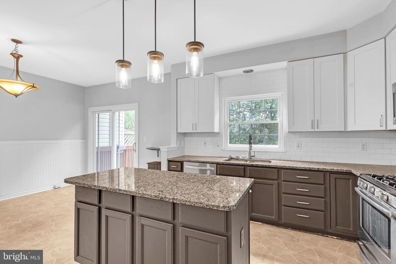 6880 Ridge Water Ct - Photo 7 of 25