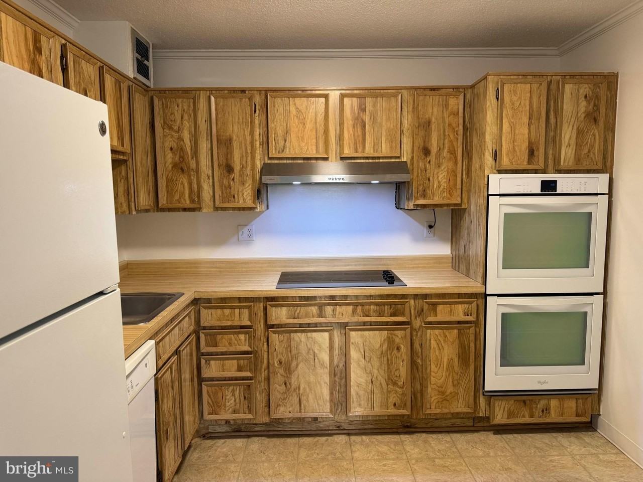 8350 Greensboro Dr #402 - Photo 3 of 43