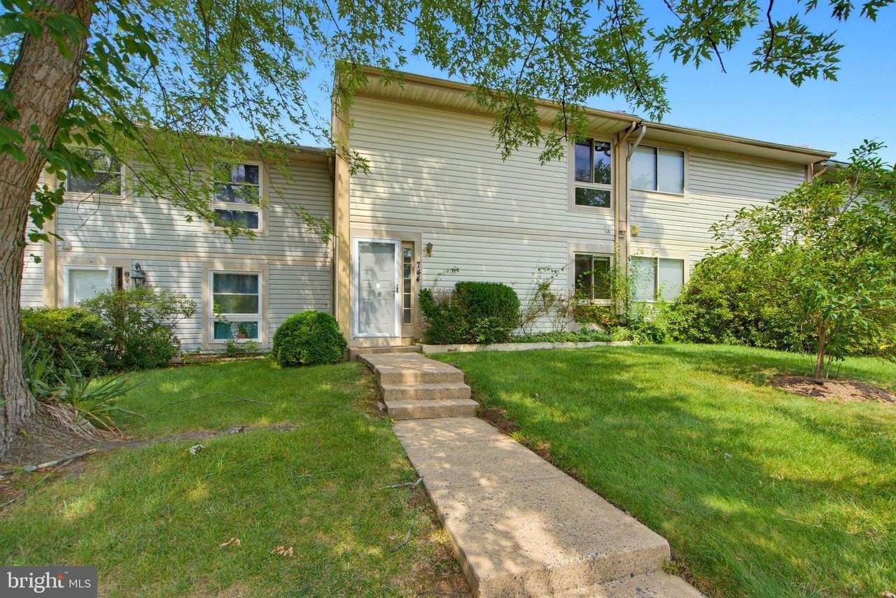744 Cordell Way - Photo 2 of 40