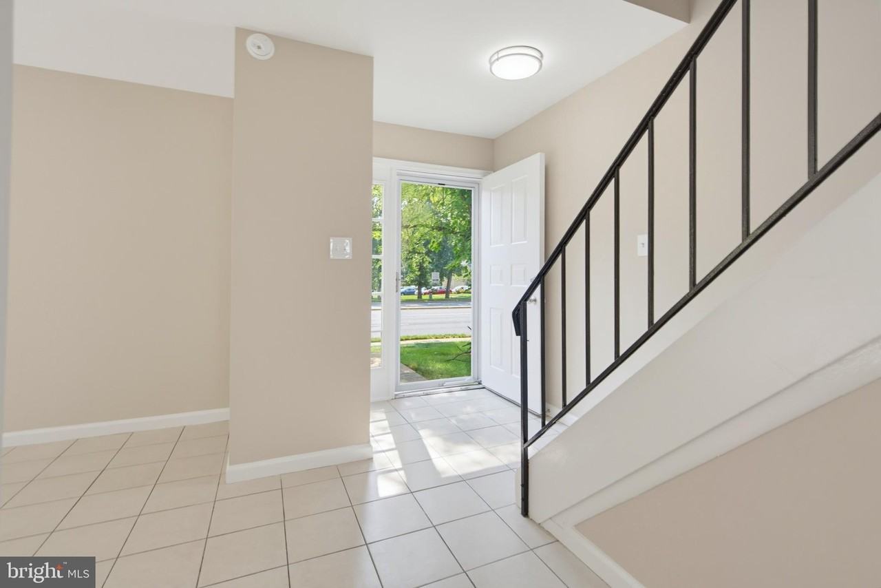 744 Cordell Way - Photo 4 of 40