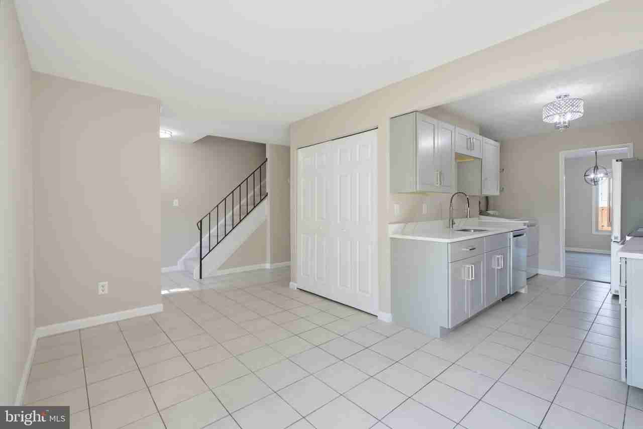 744 Cordell Way - Photo 6 of 40