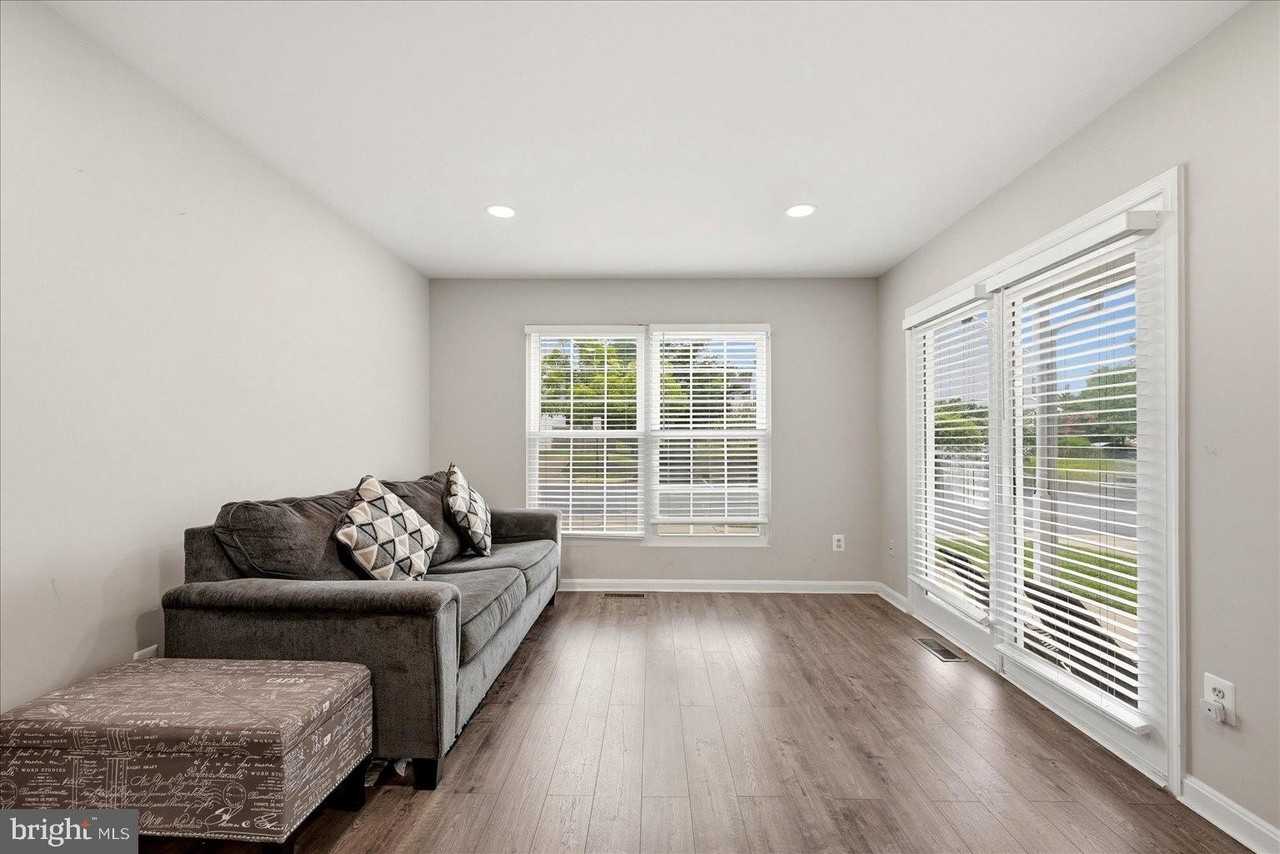 13118 Hearthside Ln - Photo 2 of 23