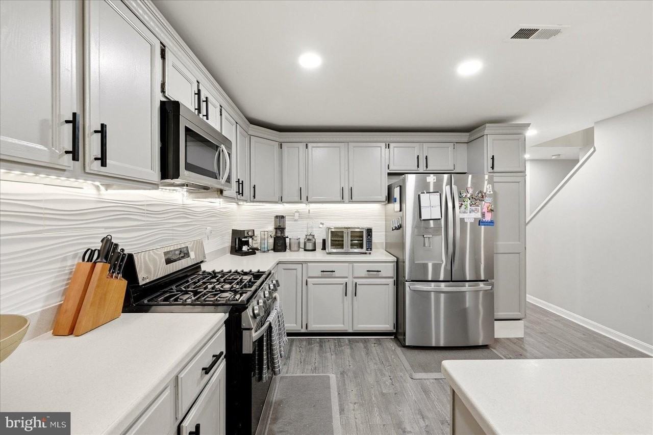 13118 Hearthside Ln - Photo 7 of 23