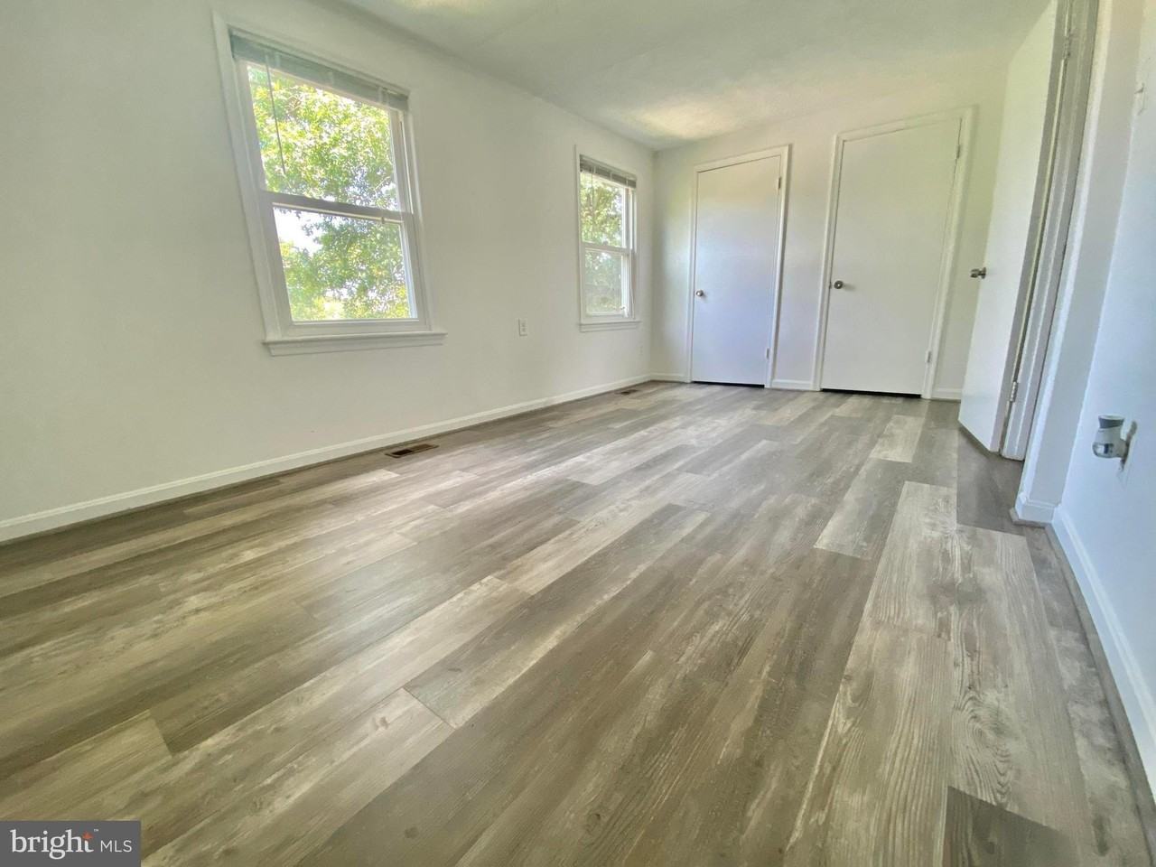 7351-END UNIT CRESTLEIGH Circle - Photo 2 of 26