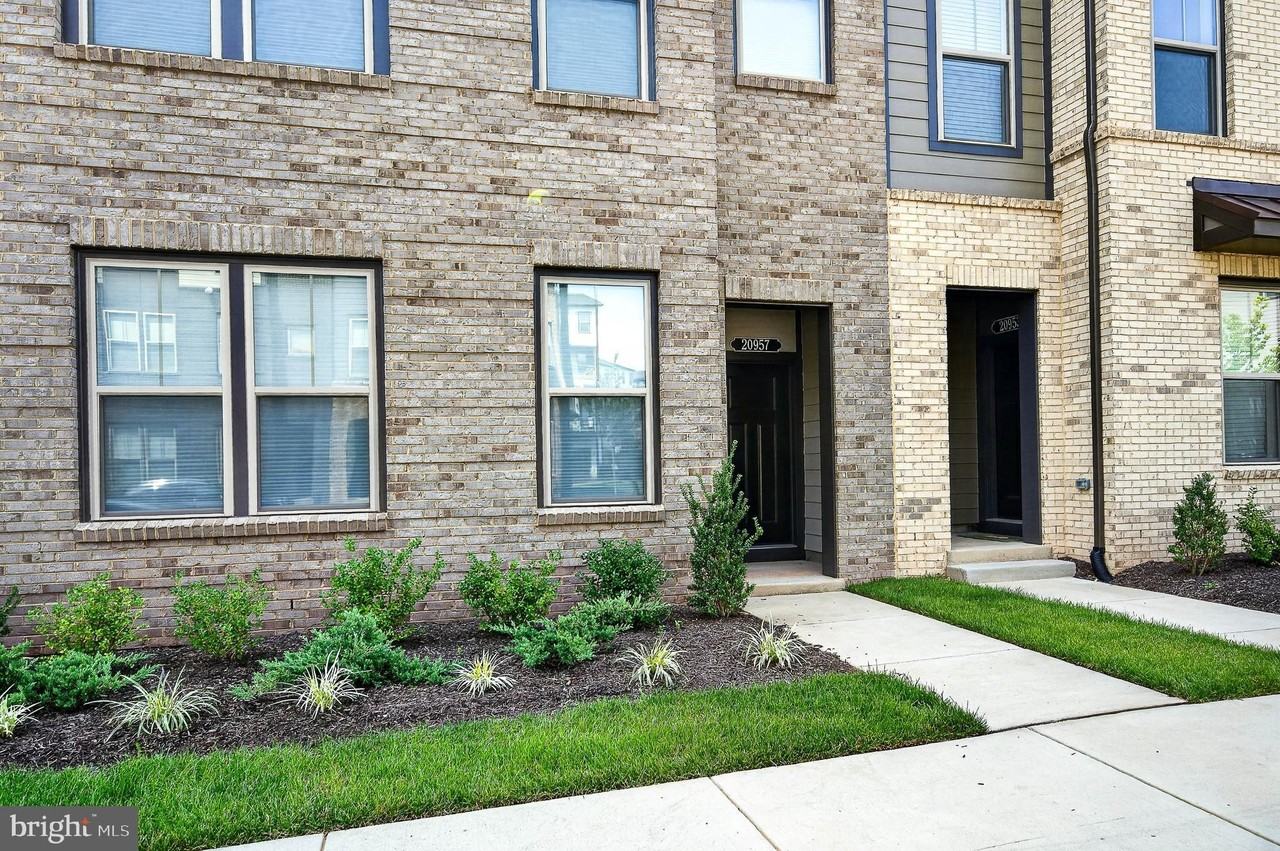 20957 Bluebird Sq - Photo 2 of 44
