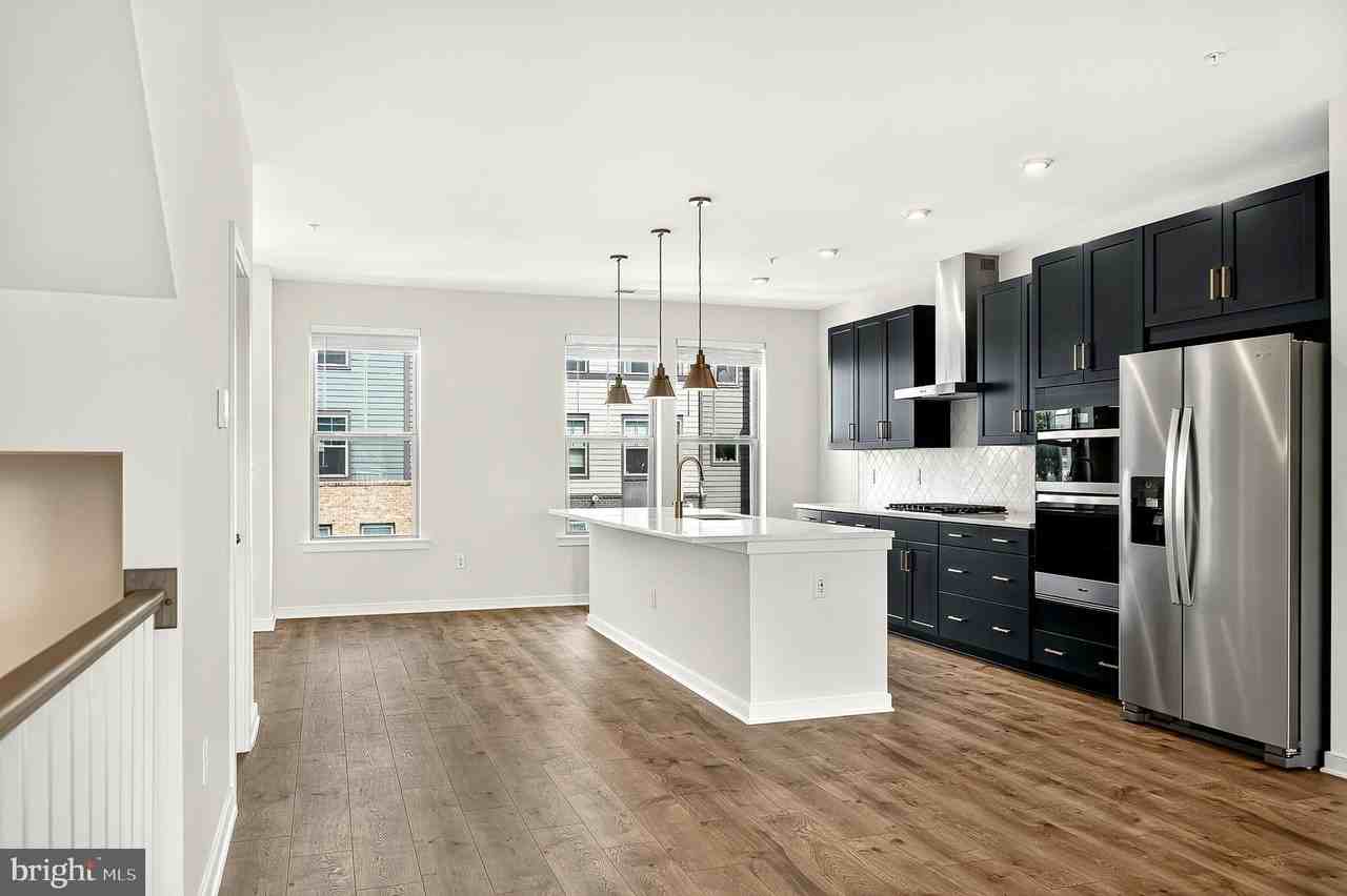 20957 Bluebird Sq - Photo 4 of 44