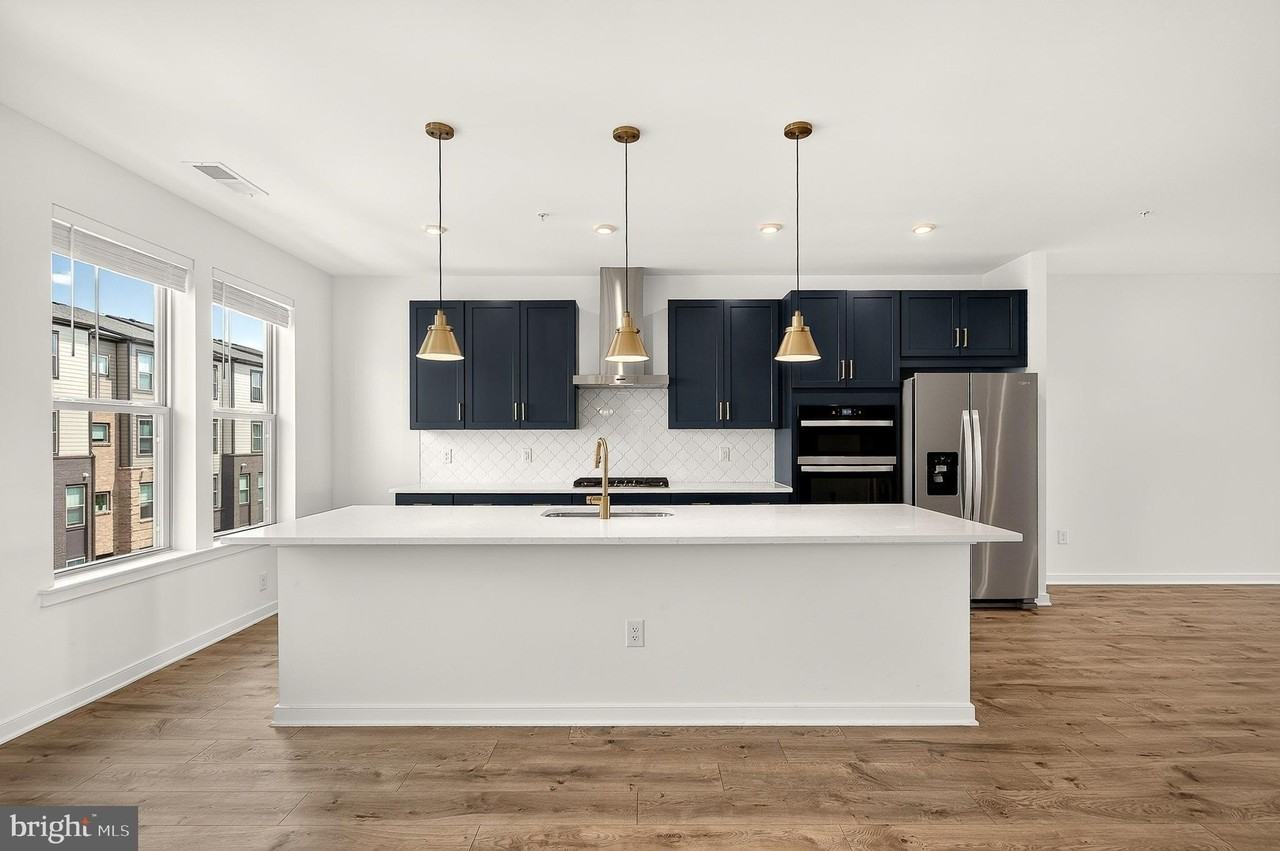 20957 Bluebird Sq - Photo 5 of 44