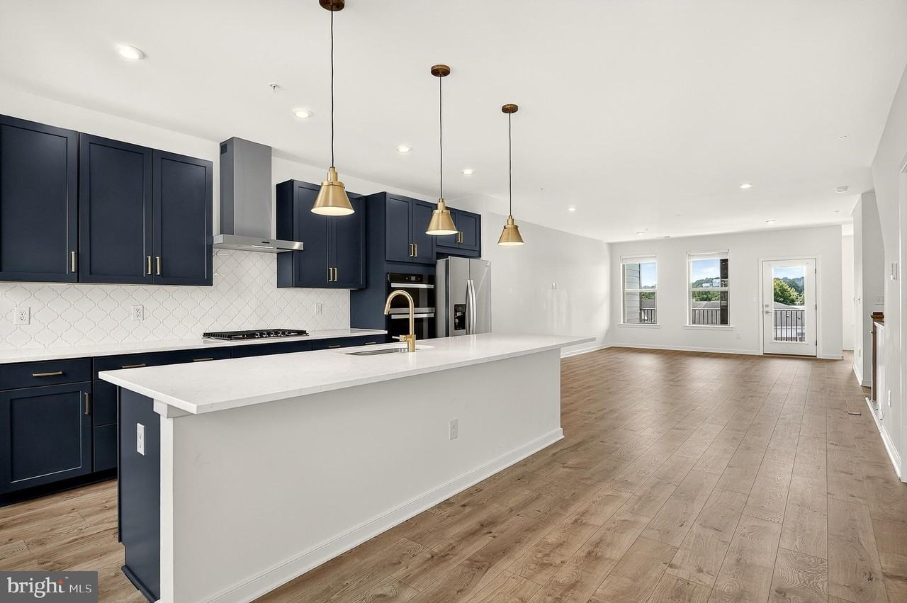 20957 Bluebird Sq - Photo 6 of 44