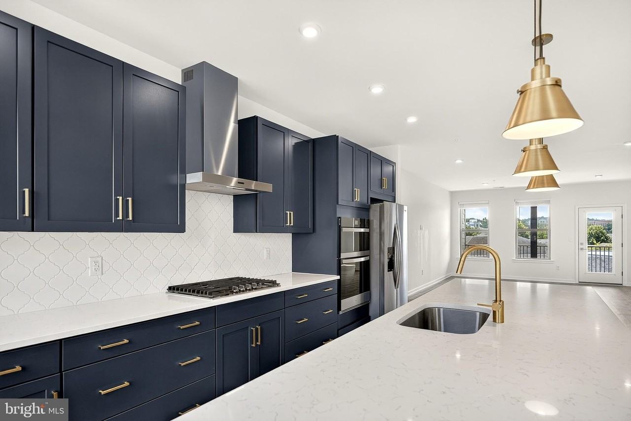 20957 Bluebird Sq - Photo 7 of 44