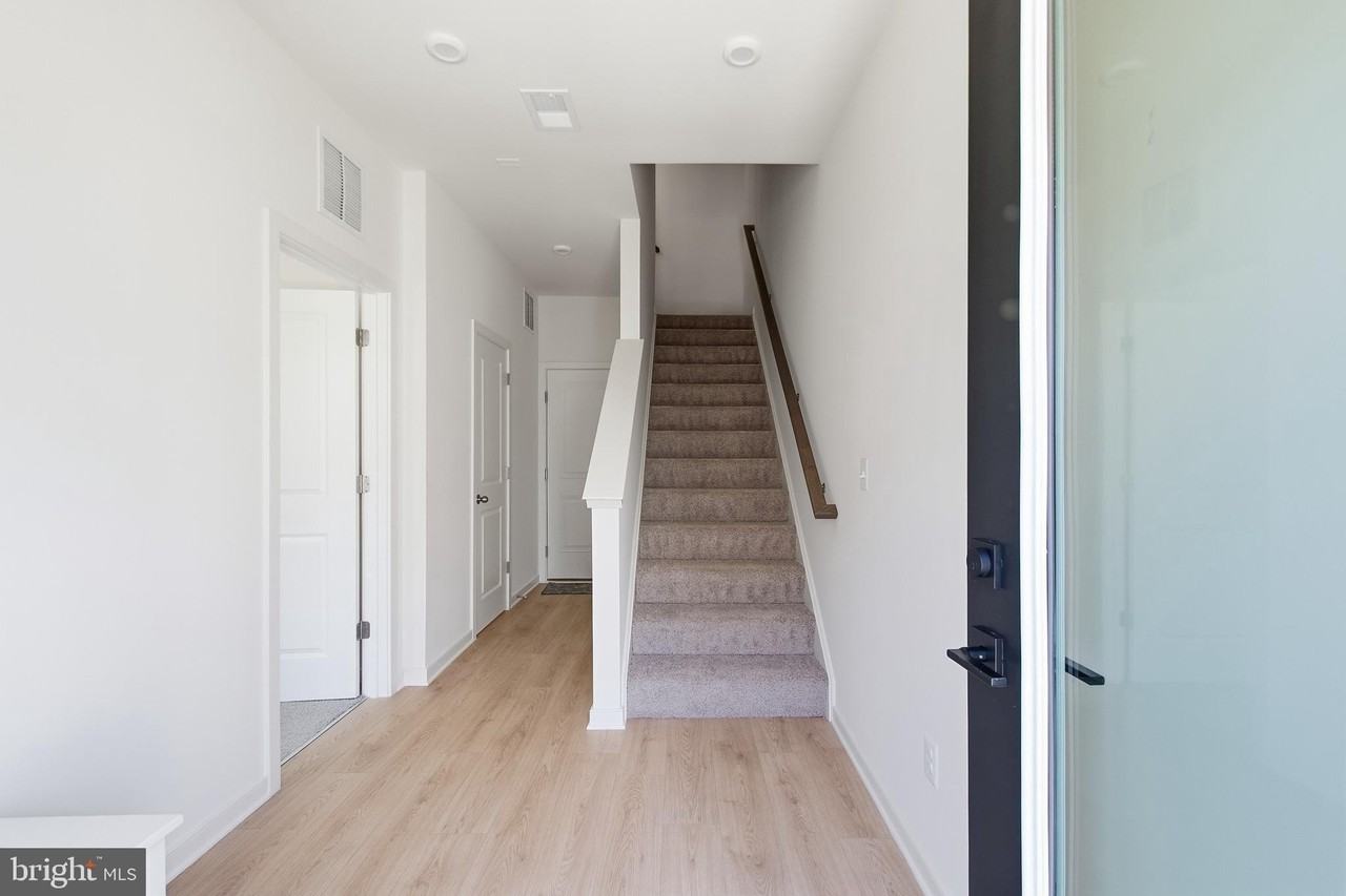 18002 Alicia Ave - Photo 3 of 39