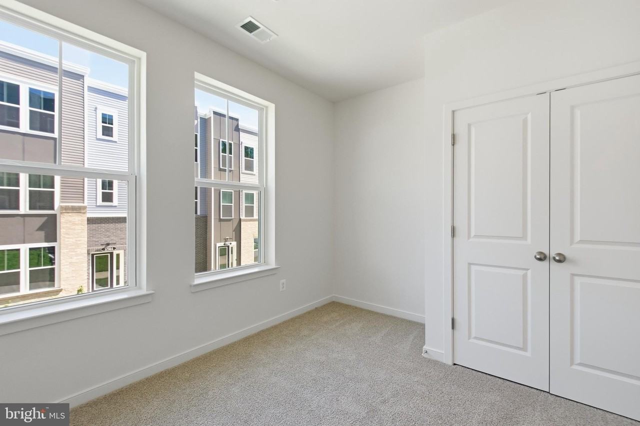 18002 Alicia Ave - Photo 5 of 39