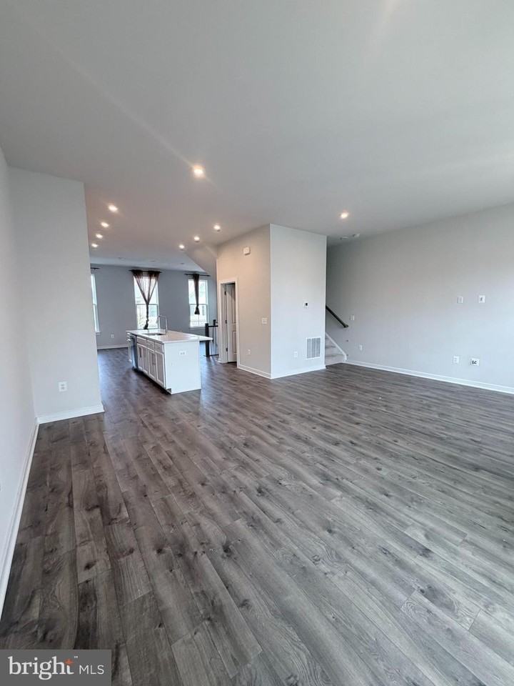 17958 Woods Overlook Dr - Photo 4 of 38