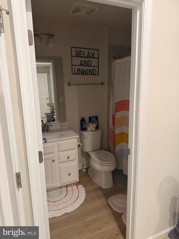 7901 Independence Dr - Photo 4 of 33