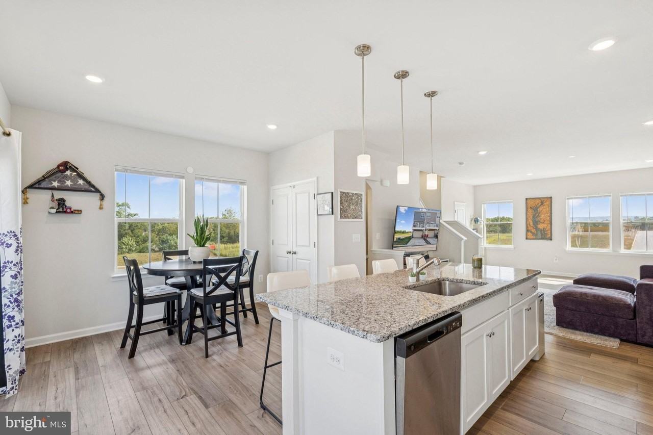 79 Swan Field Ave - Photo 4 of 22