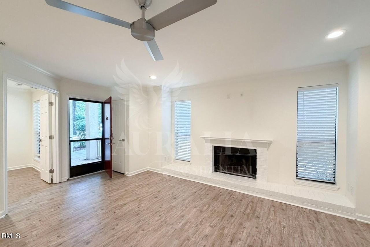 413 New Kent Pl - Photo 5 of 31