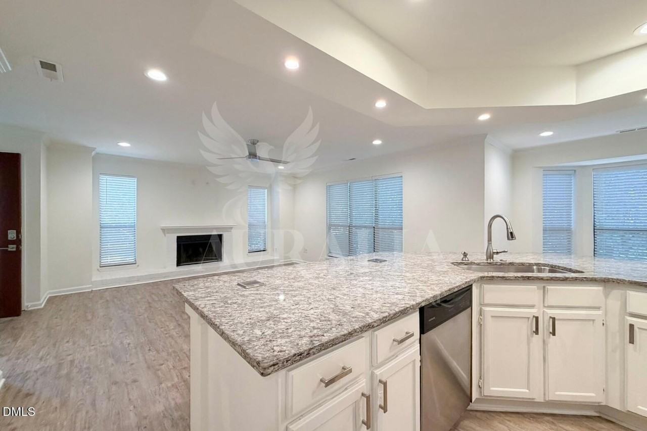 413 New Kent Pl - Photo 6 of 31