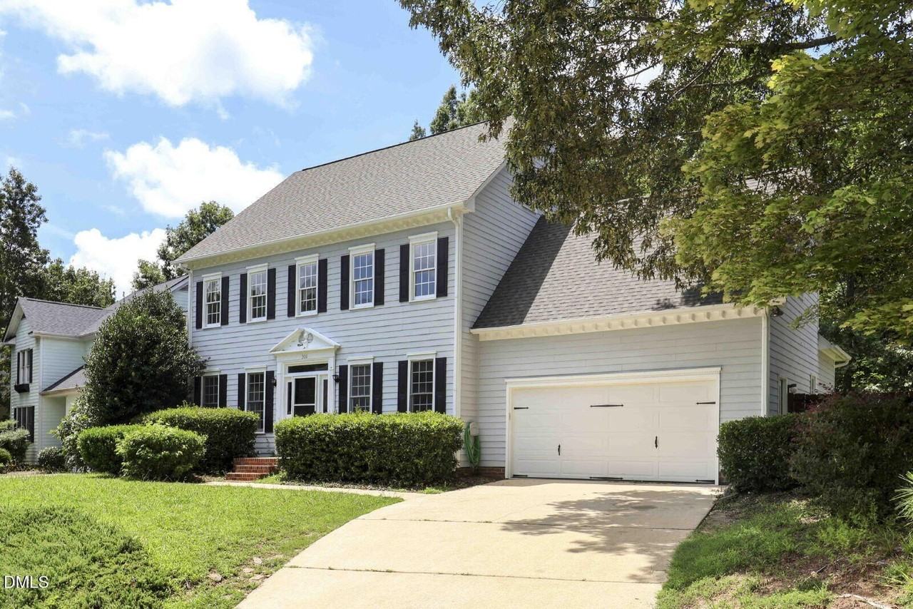 301 Perry Creek Dr - Photo 2 of 35