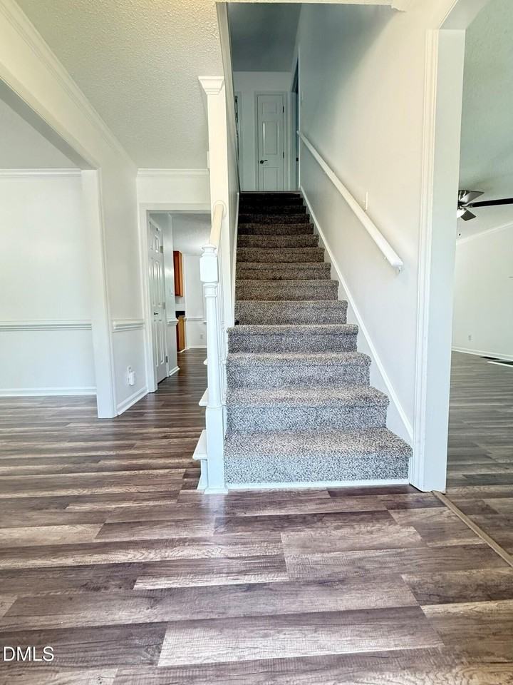 401 Holly Berry Ln - Photo 3 of 40